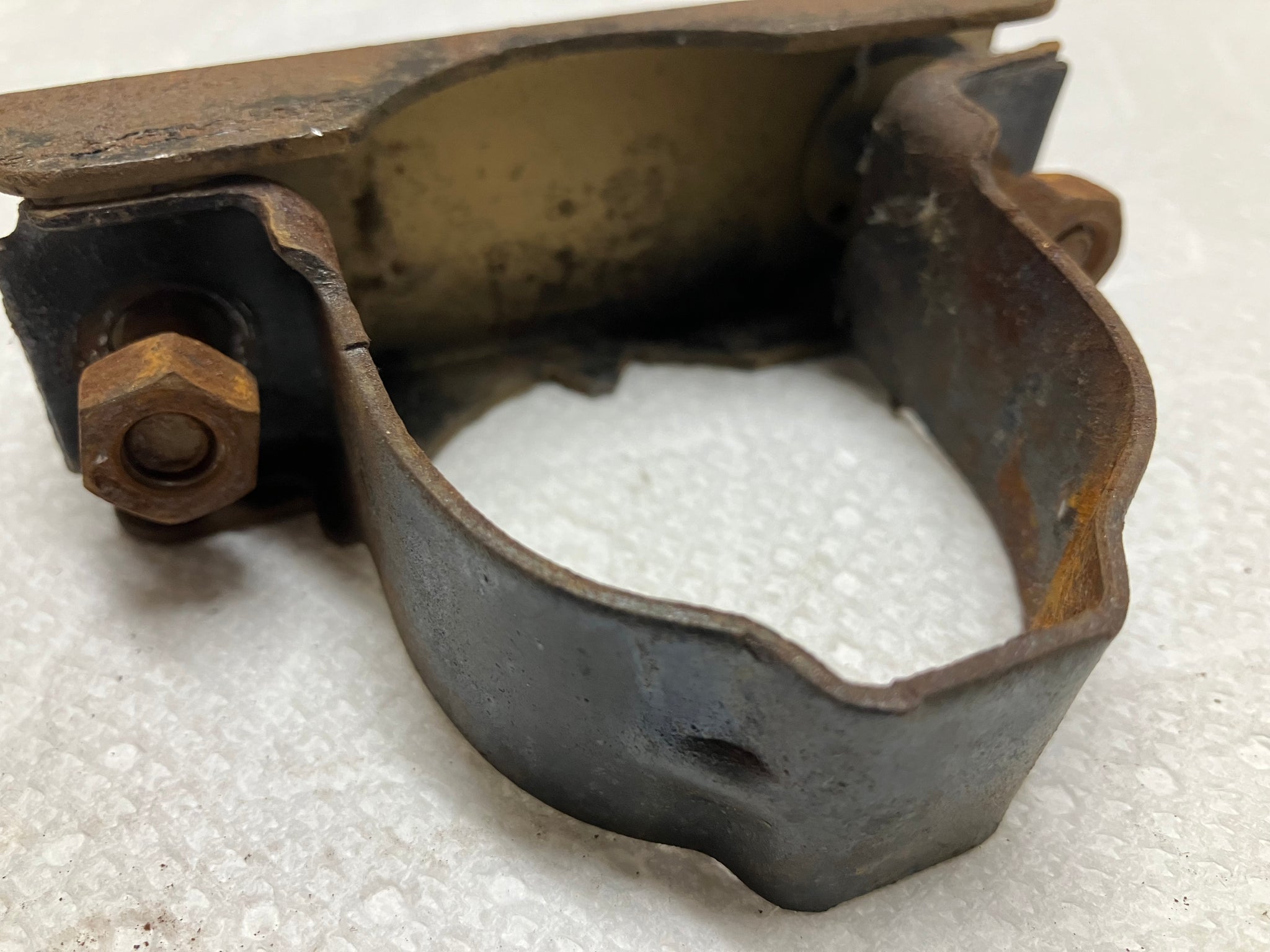 62 63 64 65 66 67 Nova Chevy II Steering Column Clamp Sundellauto