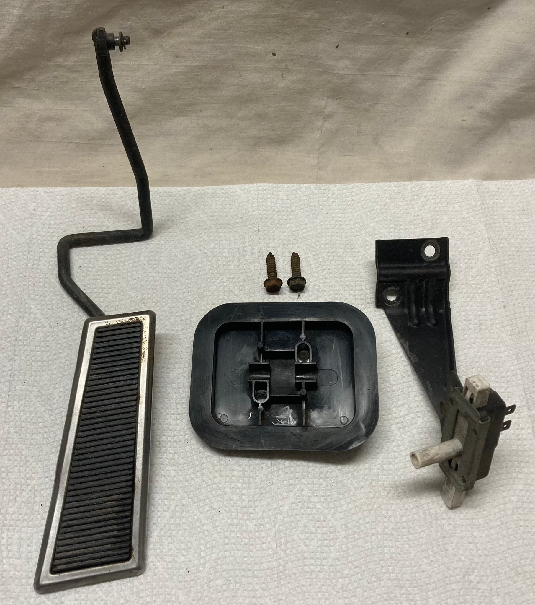 gto pedal 69 70 71 GTO Gas Pedal Assembly w/ THM400 LeMans Original 1969 1970 19 – Sundellauto Specialties