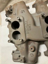 Load image into Gallery viewer, 59 Pontiac Tri Power Intake Manifold 532422 1959 Pontiac Catalina Bonneville