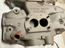 Load image into Gallery viewer, 59 Pontiac Tri Power Intake Manifold 532422 1959 Pontiac Catalina Bonneville