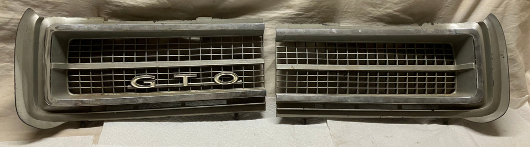 69 GTO Grille 1969 right and left Original 1969