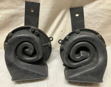 Load image into Gallery viewer, 70 Chevelle Horns Pair High and Low Notes Original SS El Camino Malibu 1970