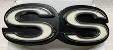 Load image into Gallery viewer, 70 Chevelle SS Grille Emblem El Camino 1970