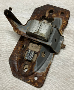 70 71 72 73 74 75 76 77 78 79 80 81 Camaro Dash Mounted Speaker Bracket Original SS 1970 1971 1972 1973 1974 1975 1976 1977 1978 1979 1980 1981