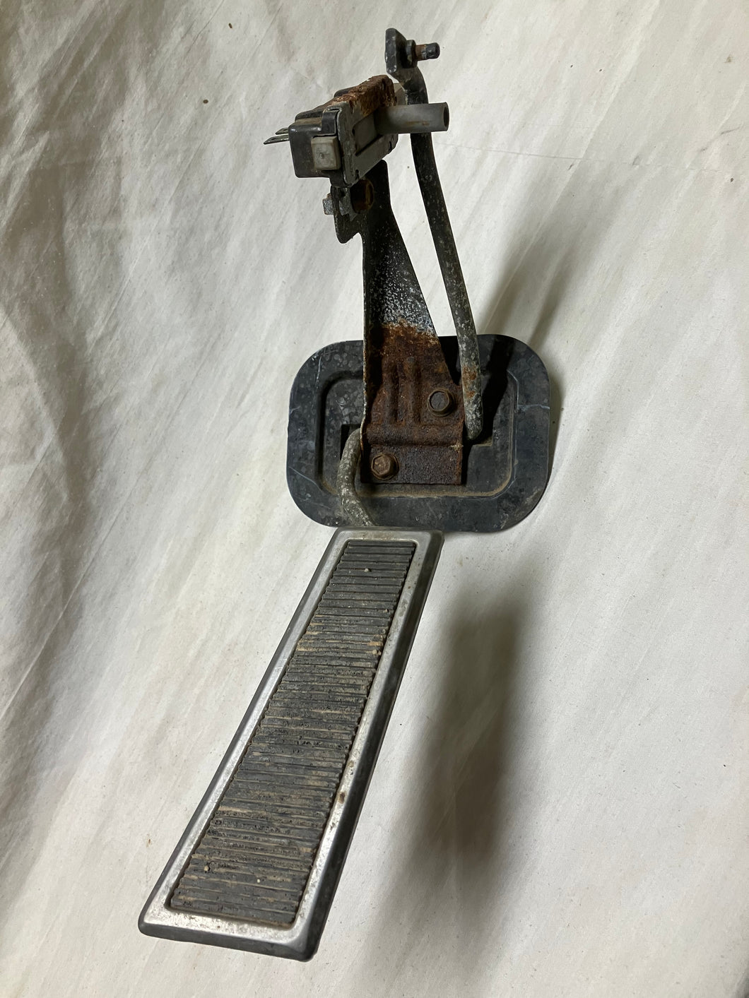 72 GTO LEMANS GRAND PRIX GAS PEDAL ASSEMBLY T400 KICKDOWN SWITCH Origi – Sundellauto Specialties