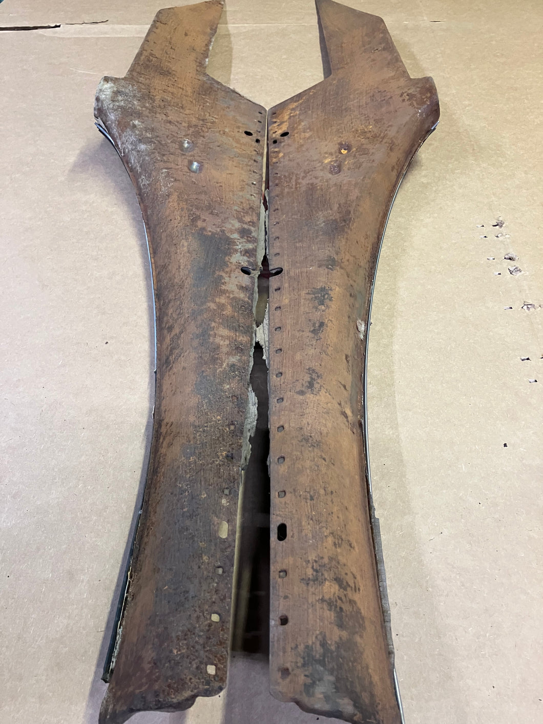 68 69 CUTLASS 442 H T INTERIOR UPPER REAR PANEL RAIL 1968 1969