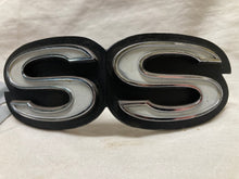 Load image into Gallery viewer, 70 71 72 73 Camaro SS Grille Emblem