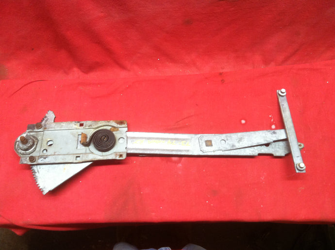 73 74 NOVA APOLLO OMEGA VENTURA WINDOW REGULATOR RIGHT HAND MANUAL (Original) 1973 1974