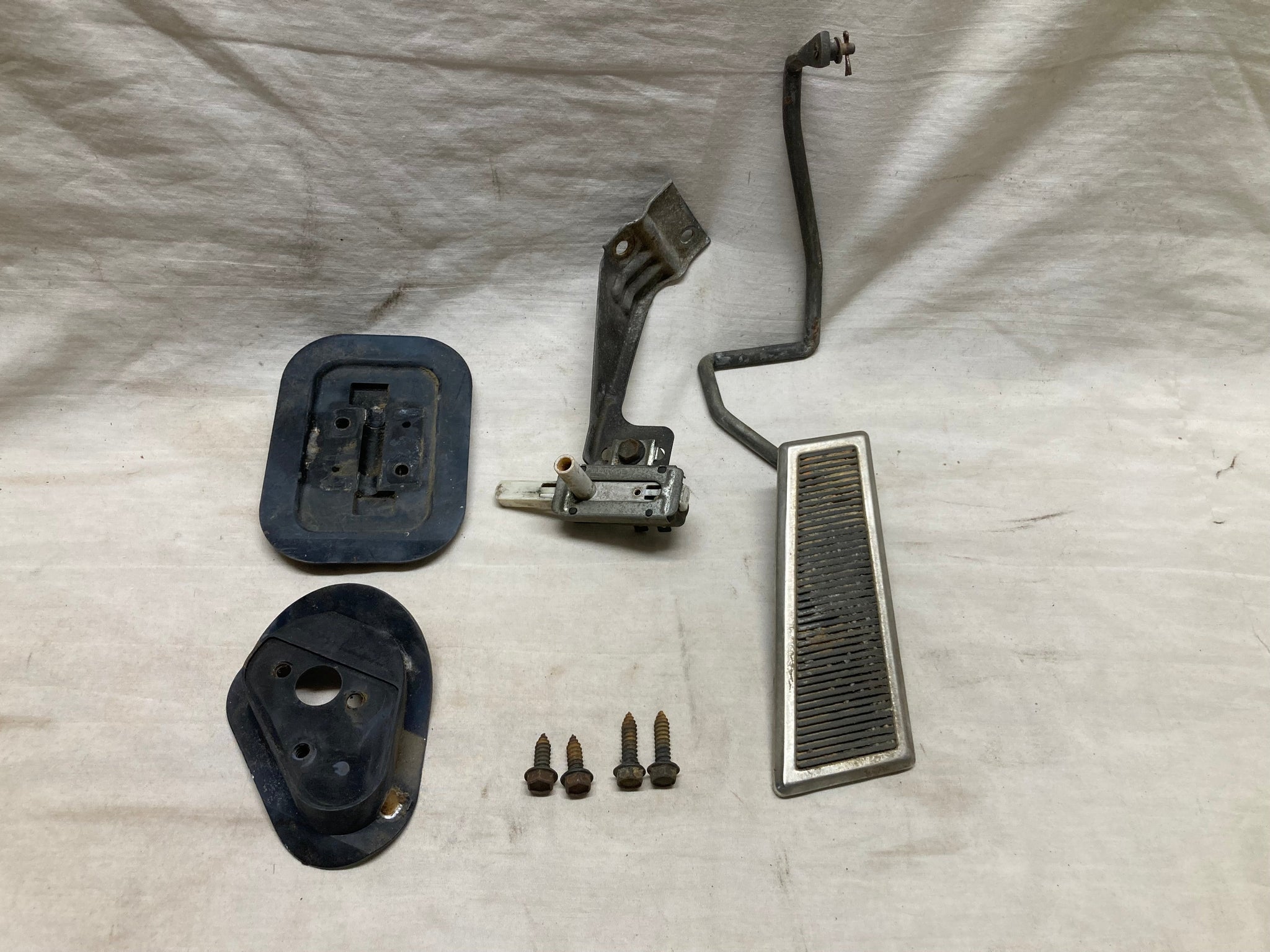 kickdown pedal 69 70 71 GTO Tempest Accelerator Pedal w/Kickdown Switch (Original) 19 – Sundellauto Specialties