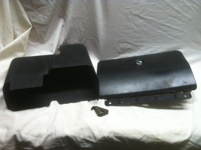 69 70 Chevrolet Impala Bel Air Caprice Biscayne Glove Box Glove Box Door with Lock Cylinder and Stop (with Air Conditioning) (Original) 1969 1970